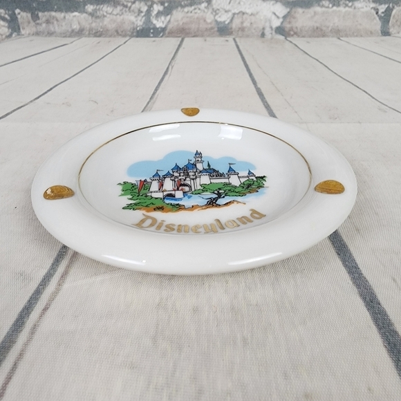 Vintage 60s Disneyland Collectable Ashtray Novelty Souvenir Cinderella's  Castle - Picture 4 of 10